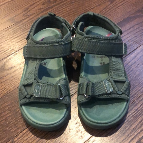 H & M Boys Green Sandals - Picture 2 of 6